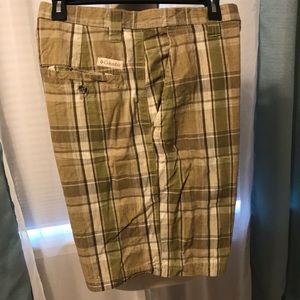 Columbia men’s plaid shorts